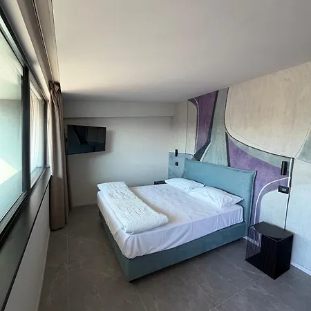 Lamal Naples